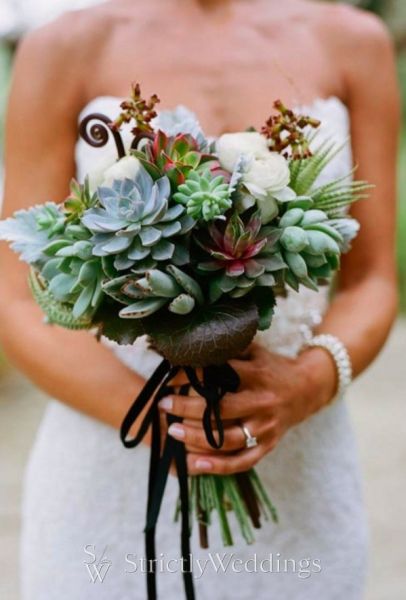 qweddings1 e1315800717705 Wedding Bouquet Trends   Fall Bouquet Ideas
